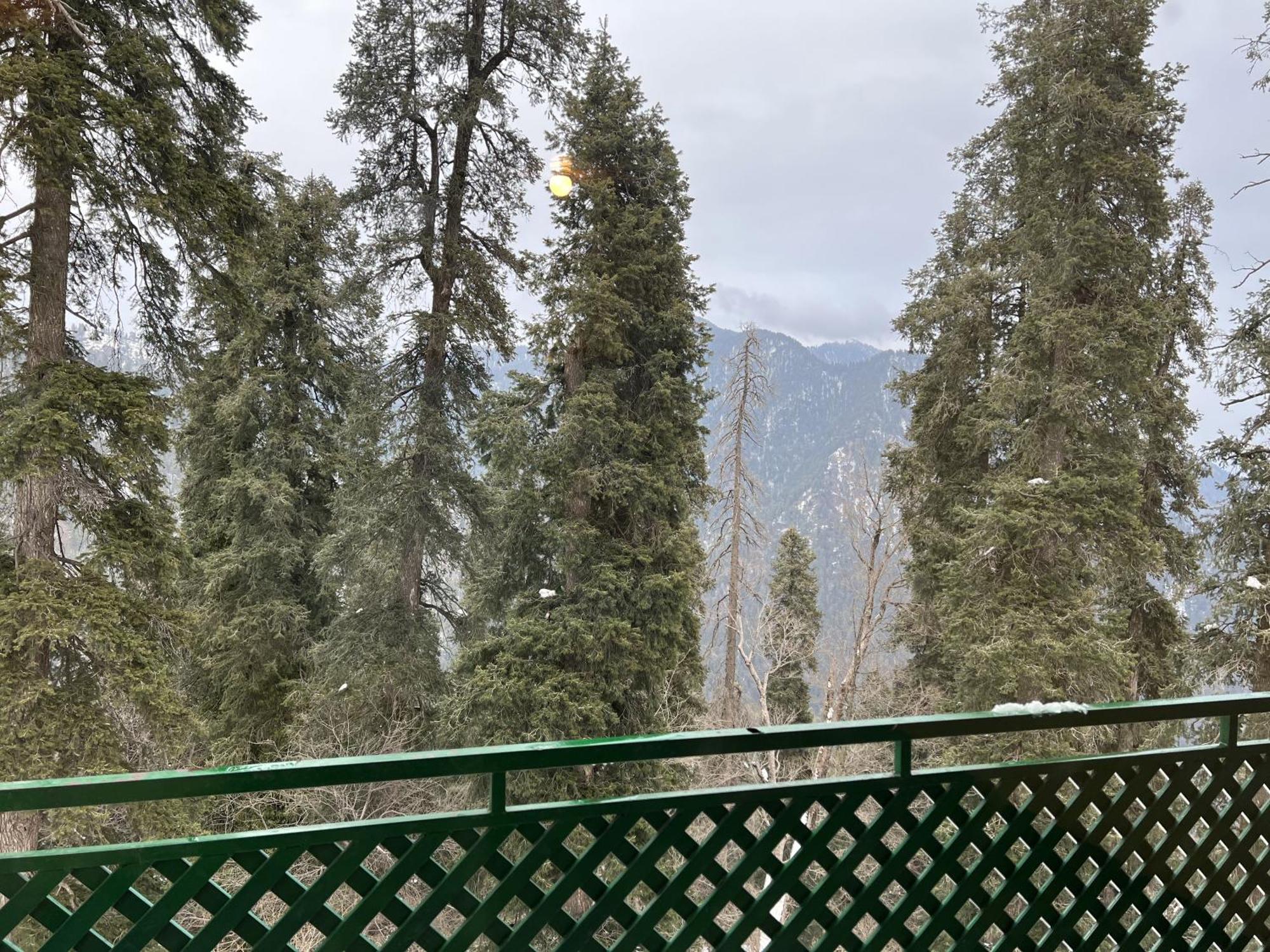 Umda Hotel Montana Nathia Gali エクステリア 写真